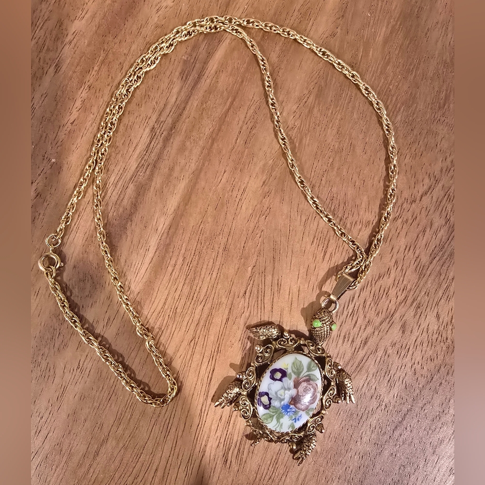 Vintage Turtle Pendant Elegant Gold Floral Pendant Necklace